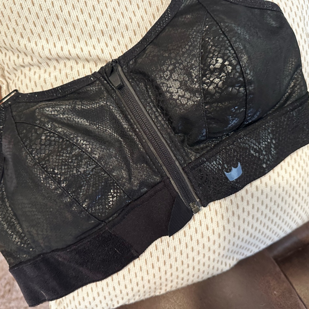 Shefit sports bra